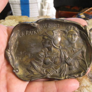 La Paix Par Le Droit pin tray