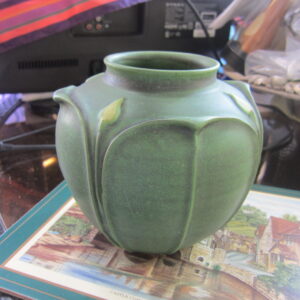 Beautiful Jemerick Studio Pottery Matte Green Flower Vase